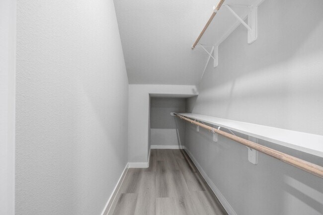 Building Photo - 8153 Tate St