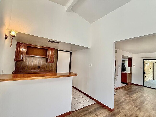 Building Photo - 7111 El Sereno Dr