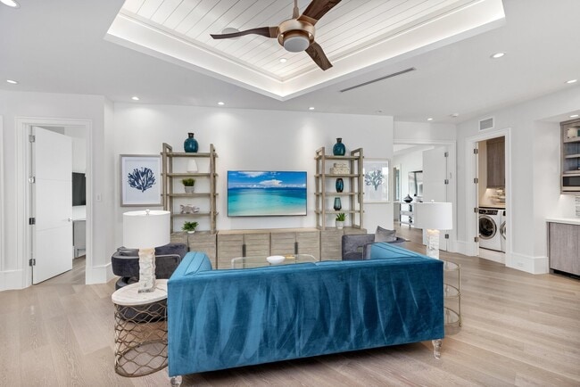 Building Photo - 863 Enfield St