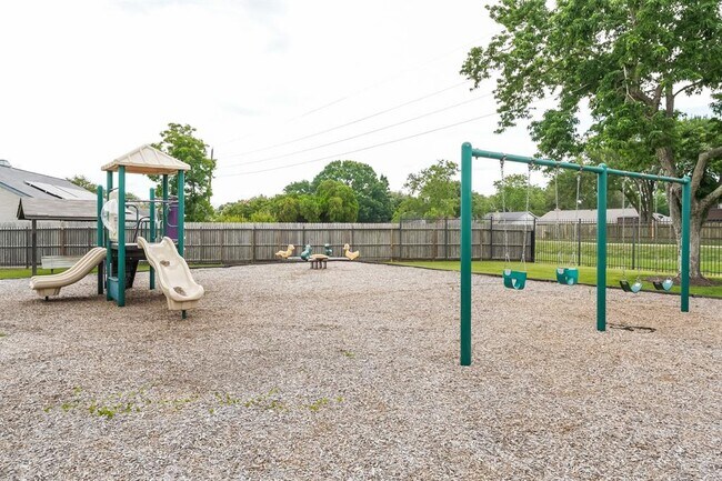 Building Photo - 15411 La Loma Dr