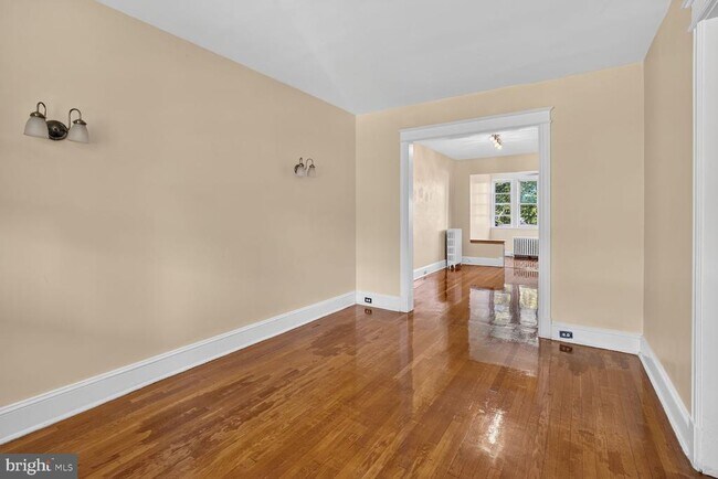Building Photo - 623 Farragut St NW