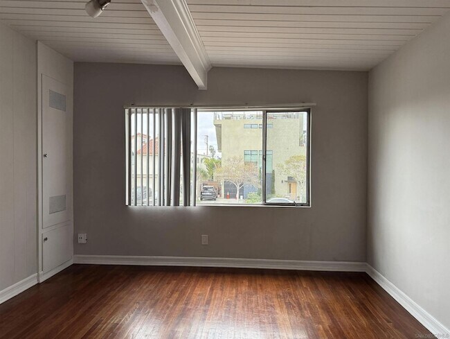 Building Photo - 3815 Vermont St