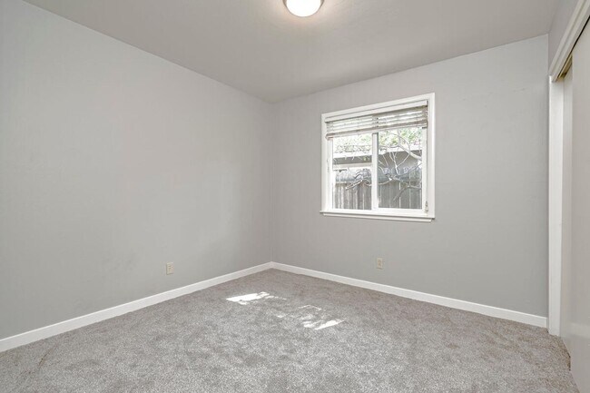 Building Photo - 547-547 I St