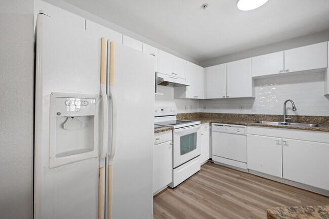 Kitchen - 3591 Kernan Blvd S