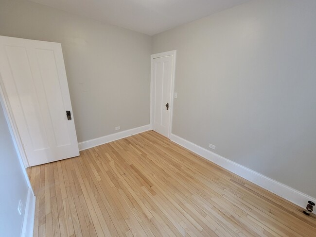 Building Photo - 6430 N Richmond St