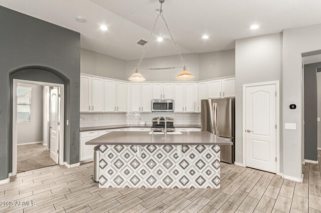 Building Photo - 743 E Constance Wy