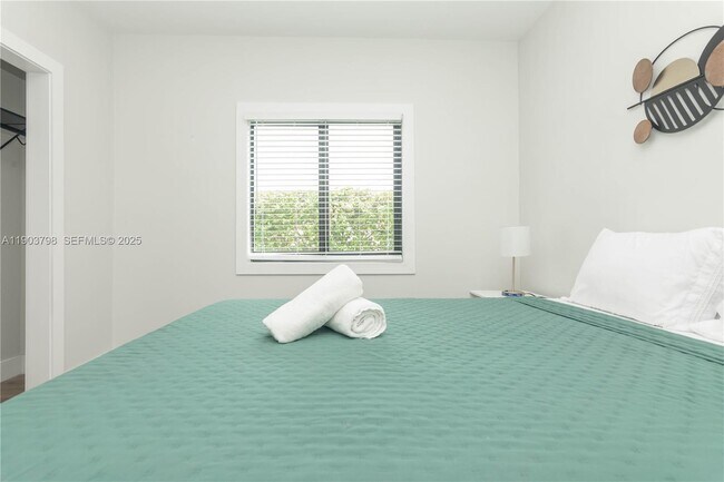 Building Photo - 2360 SW 12th St