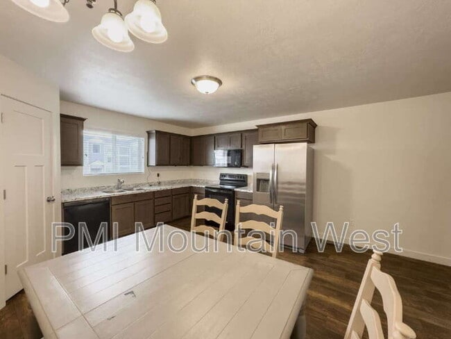 Building Photo - 641 N 30 E