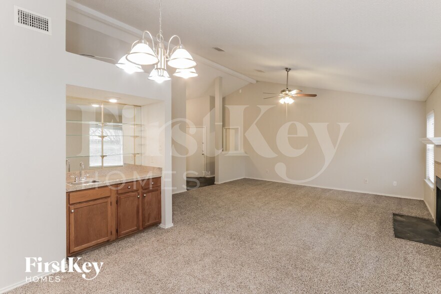 Building Photo - 7818 Bordeaux Ln