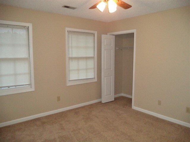 Building Photo - 1517 Autumn Ridge Dr