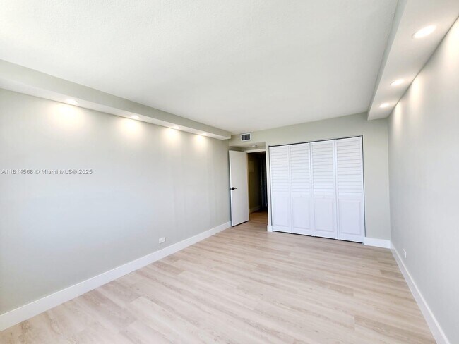 Building Photo - 250 174th St
