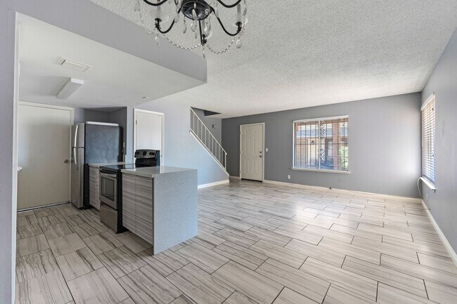 Building Photo - 1372 Lorilynn