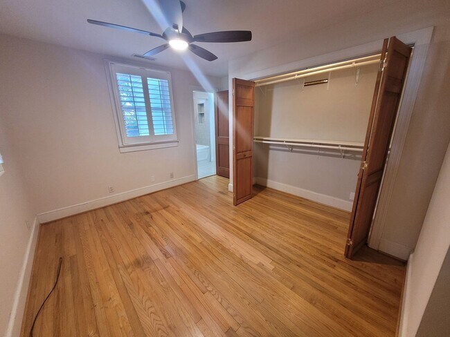 Building Photo - LARCHMONT