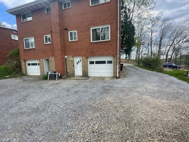 Building Photo - 533-535 Cumberland Rd (159)