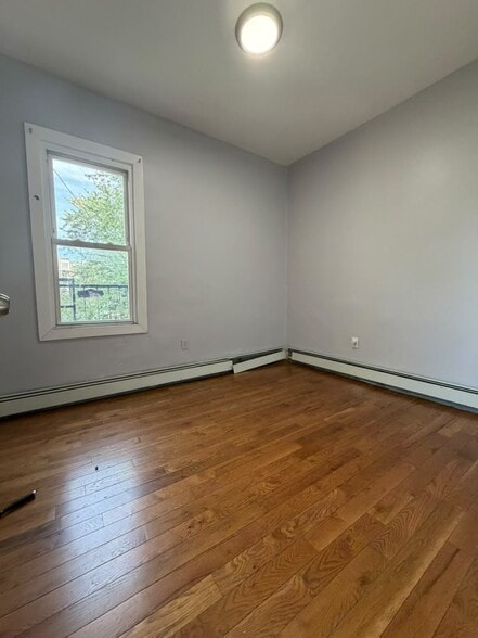 164 Delaware Ave 3R - 166 Delaware Ave