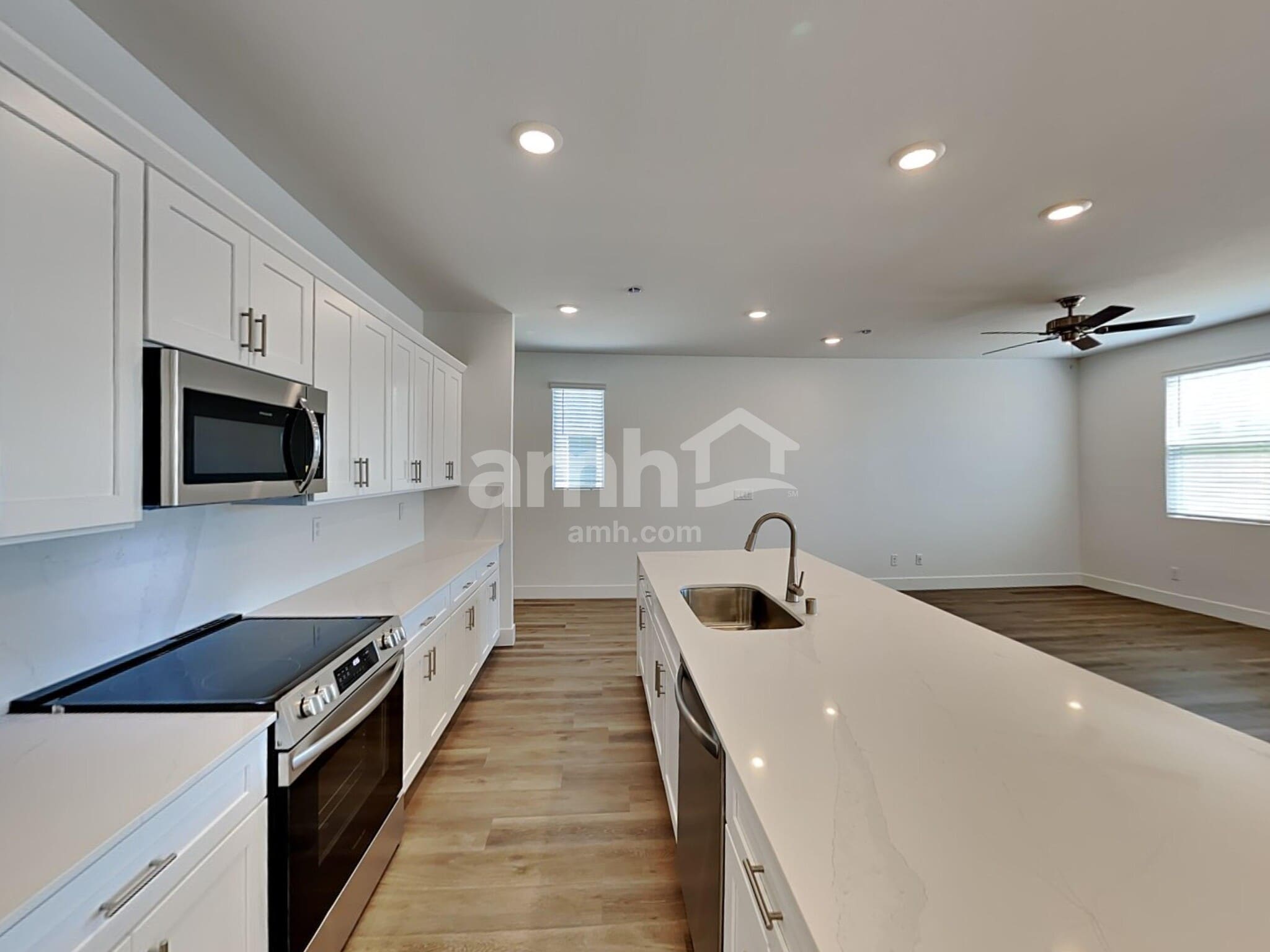 Building Photo - 11194 Magallanes St