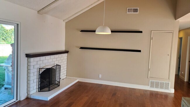 Building Photo - 2270 Yosemite Ave