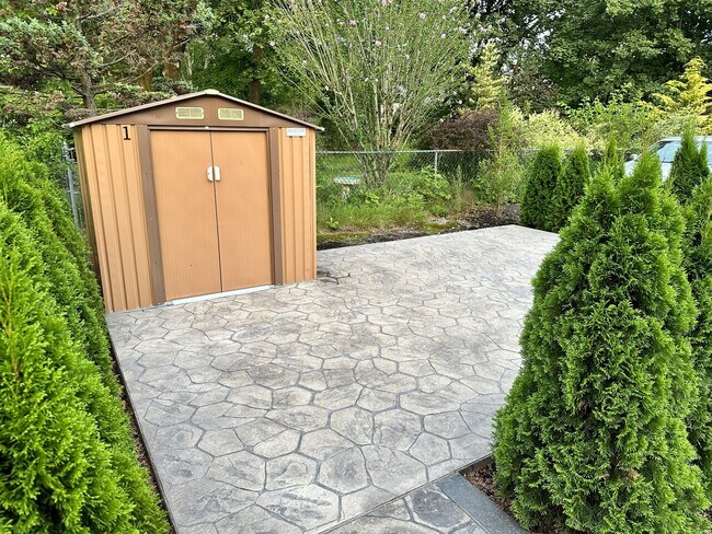 Building Photo - James Apt