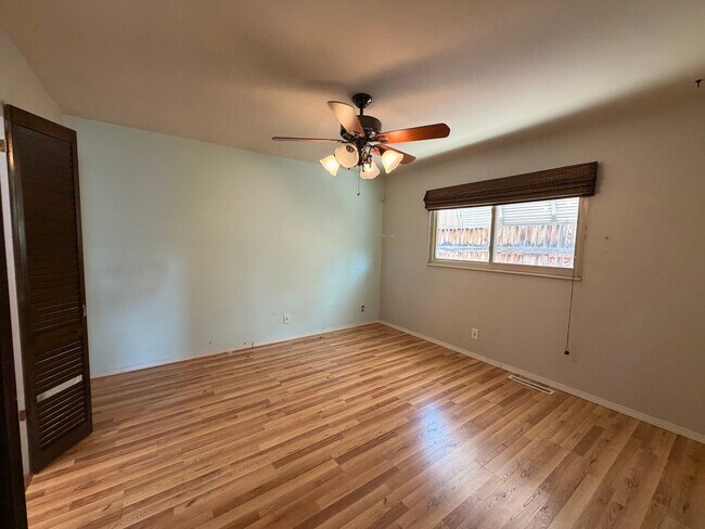 Building Photo - Cozy 4 Bedroom 2 Bathroom Home In The NE!