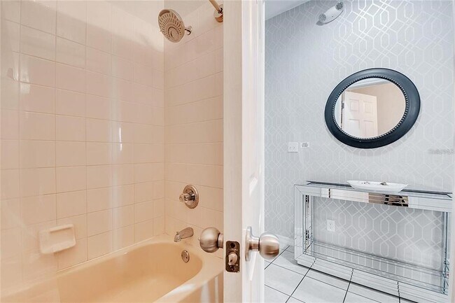Building Photo - 2713 Bushman Dr