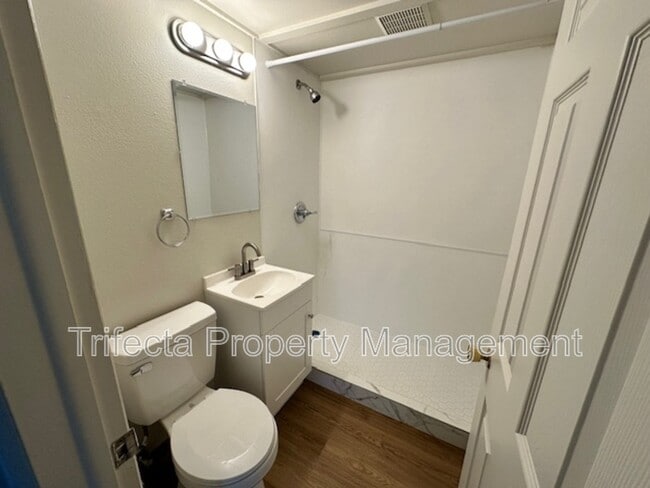 Building Photo - 608A Parker Street