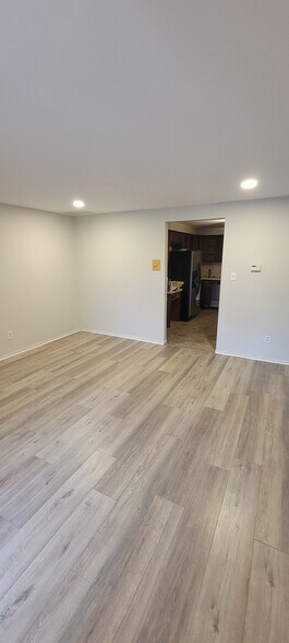 Building Photo - 1080 S Nelson Ave