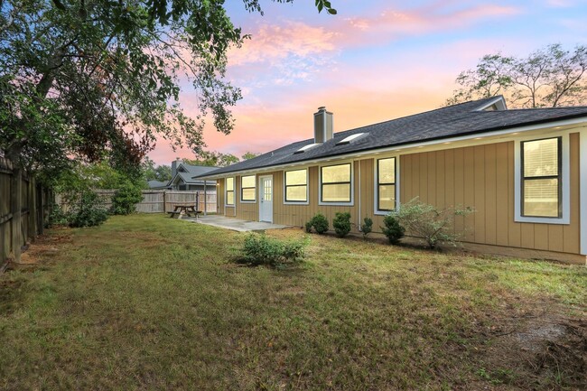 Building Photo - Charming 3 Bedroom Single Family Home in J...