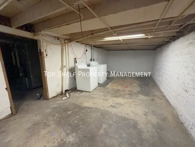 Building Photo - 718 25th St