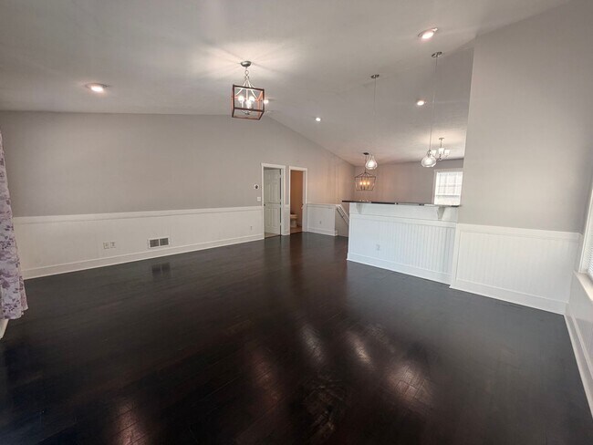 Building Photo - 1627 Hamlet Dr