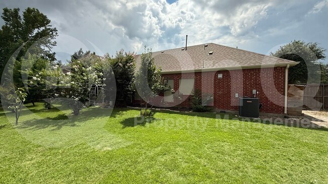 Building Photo - 9584 Park Garden Dr