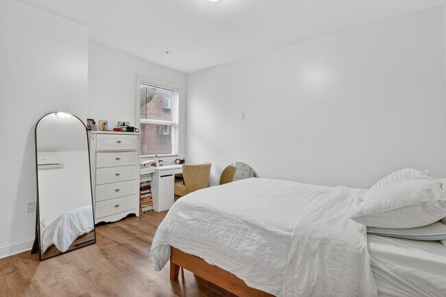 Building Photo - 140-136 36th St