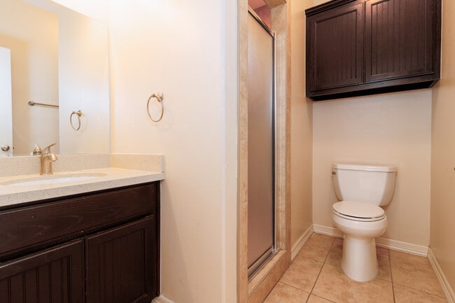 Building Photo - 2706 E Garfield Ave