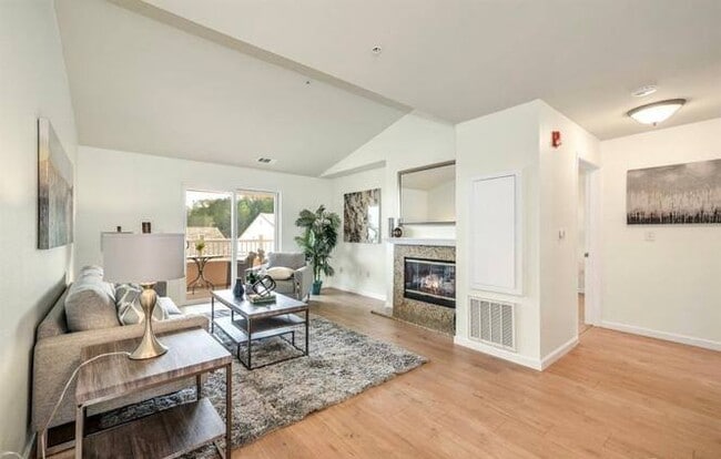 Building Photo - Cartville