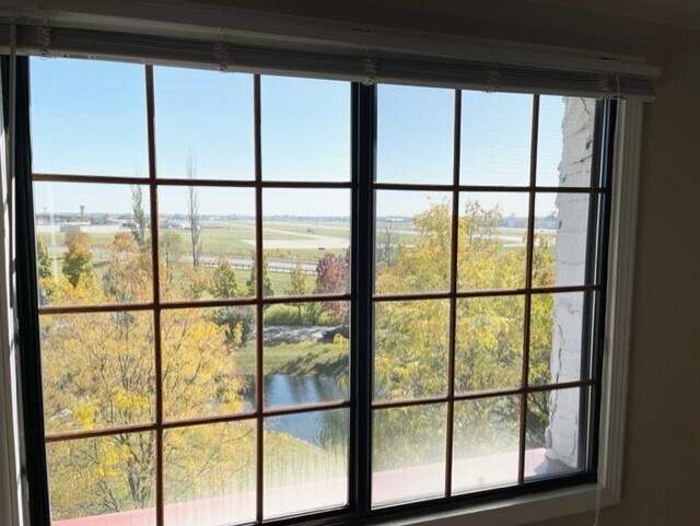 Building Photo - 350 Plum Creek Dr