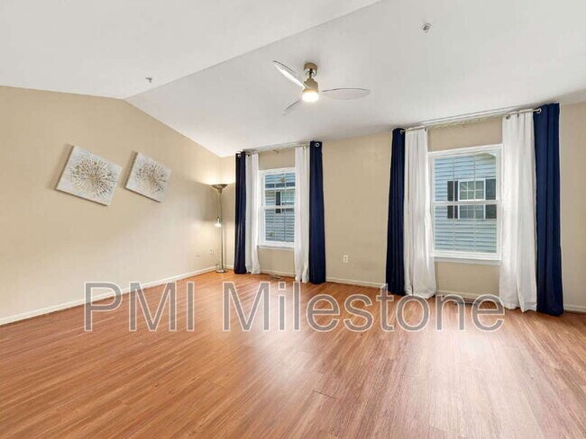 Building Photo - 2132 Bristol Dr