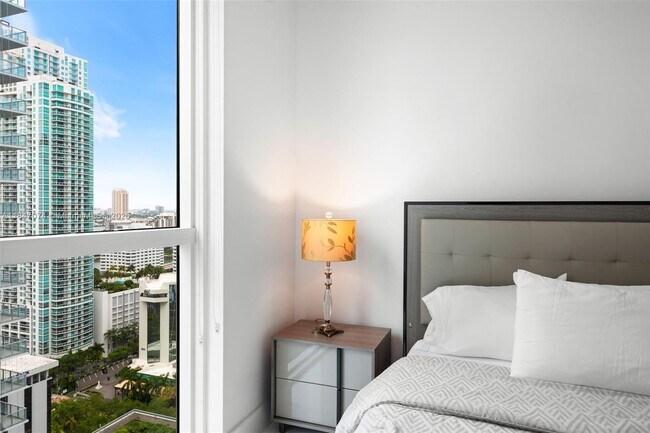 Building Photo - 1080 Brickell Ave