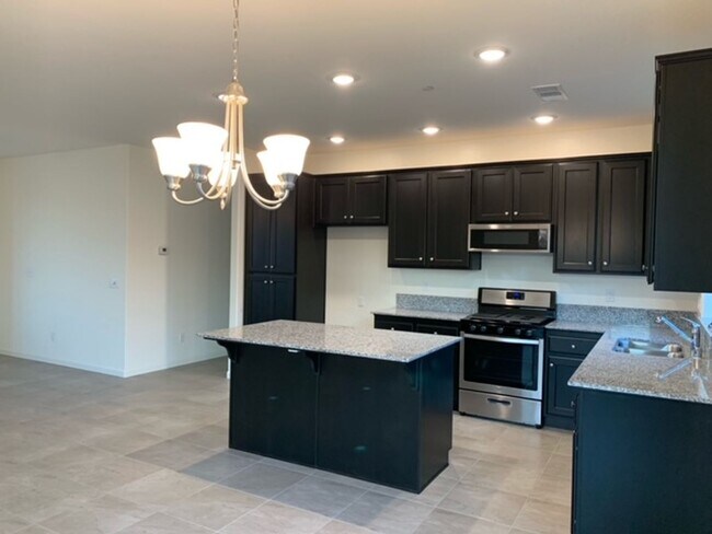 Building Photo - 4613 W Flagstaff Ave