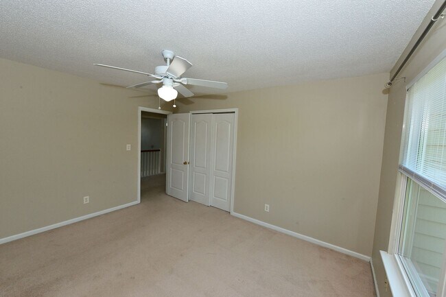Building Photo - 517 Whisper Walk
