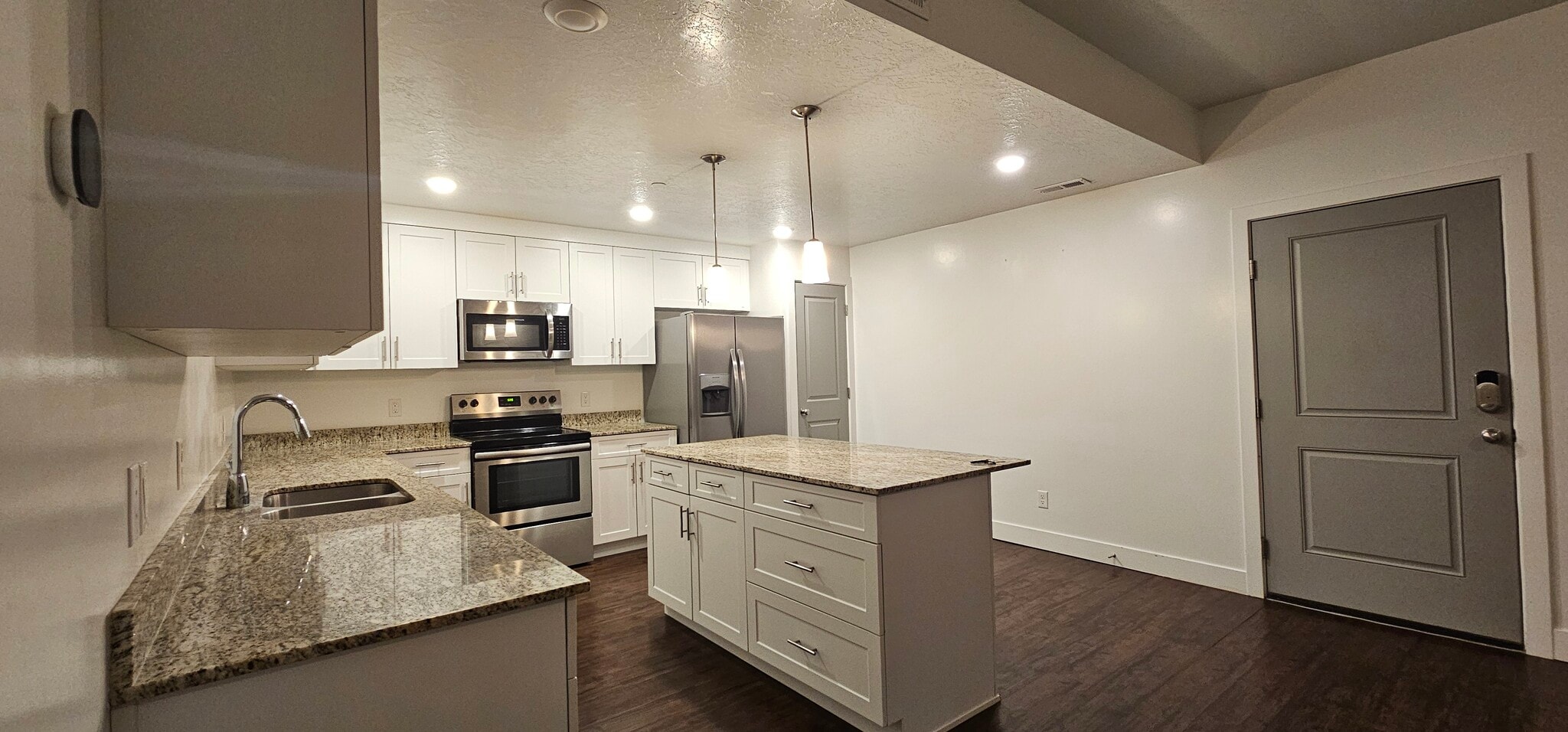 Building Photo - 875 S Depot St