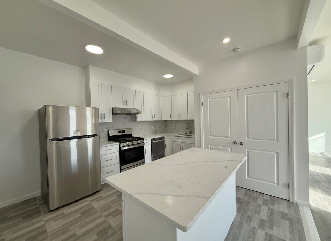 Building Photo - 17 Kearny Ave