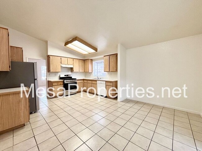 Building Photo - 13667 Gemini St