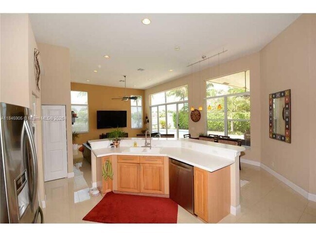 Building Photo - 896 Marina Dr
