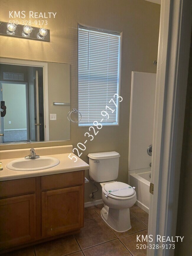 Building Photo - 3638 Drexel Manor Stra