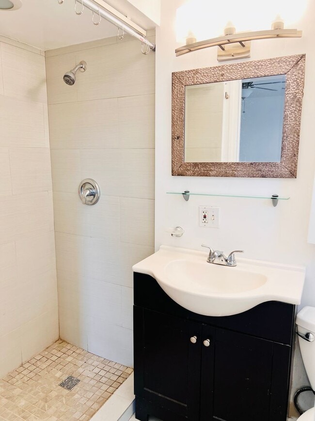Building Photo - Mid Century Bungalow in prime Clairemont location!