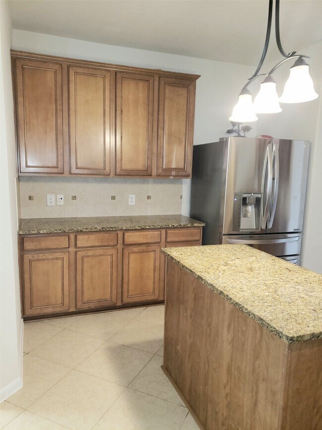 Building Photo - 2302 Cantabria Ln