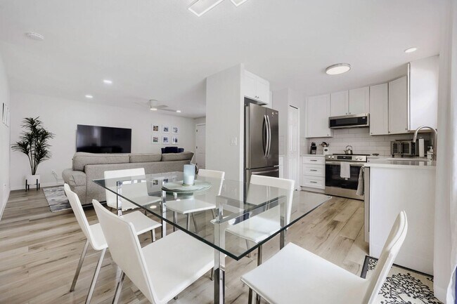 Building Photo - Updated 2 Bedroom Townhouse in Thornton