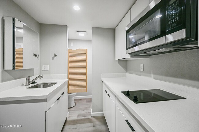 Building Photo - 3025 N 32nd St