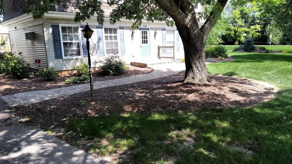 Primary Photo - 1025 Riverside Dr