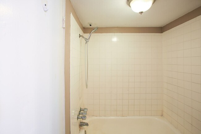 Building Photo - 9406 Grannis St