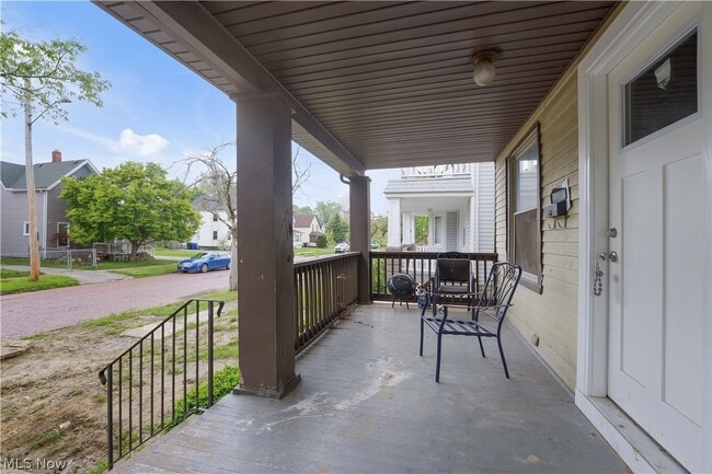 Building Photo - 9615 Larnder Ave